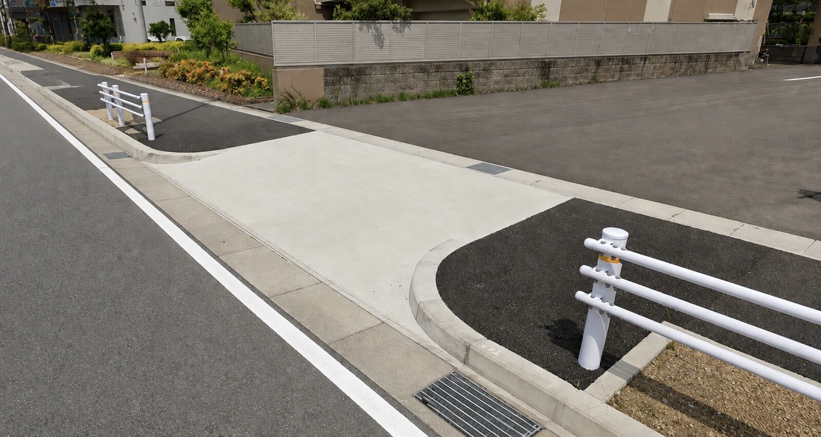 歩道を切り下げた乗り入れ工事